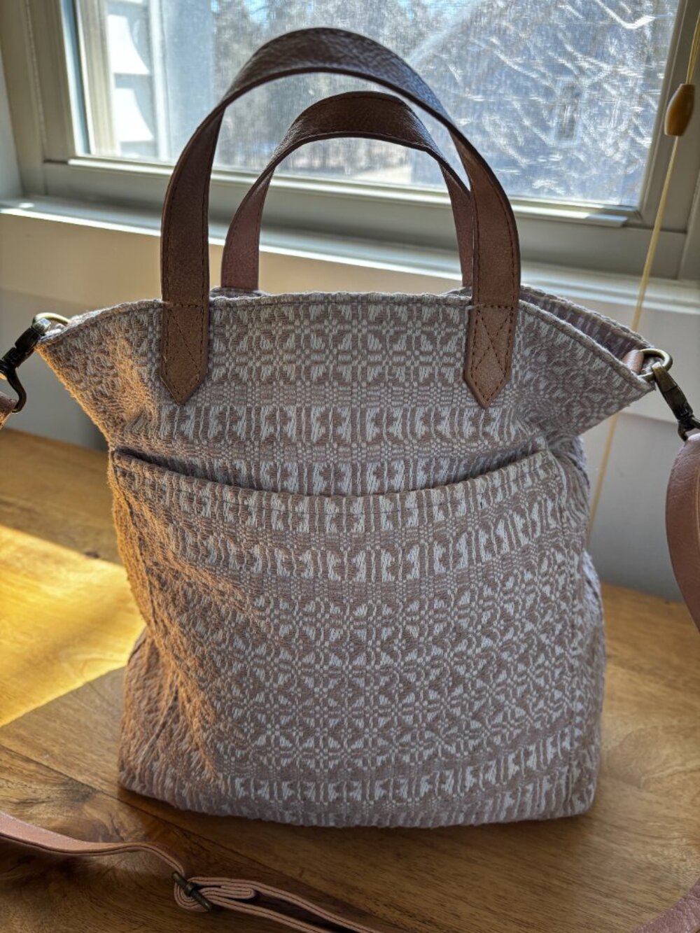 THIRTY-ONE WINDOW SHOPPER CROSSBODY BAG CANYON WEAVE PATTERN